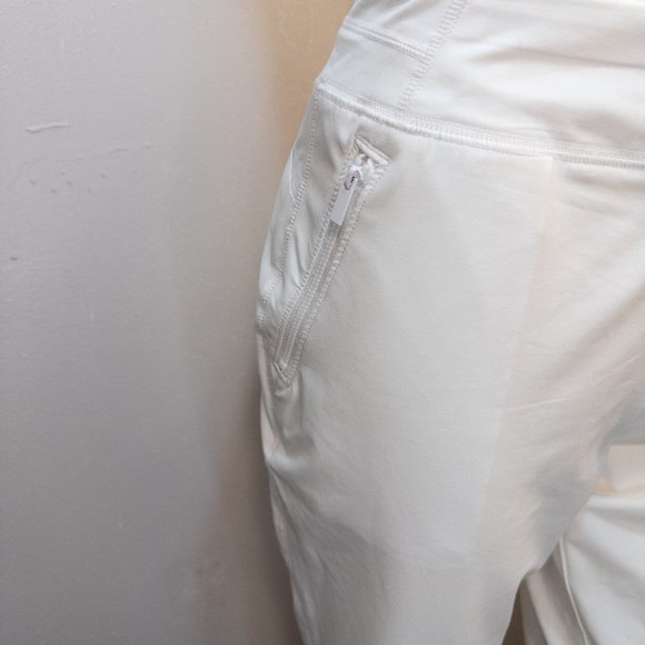 Chicos Womens Size 1 (US 8) Xenergy Pant White Ankle Cropped Pull On Slimming - Picture 5 of 12